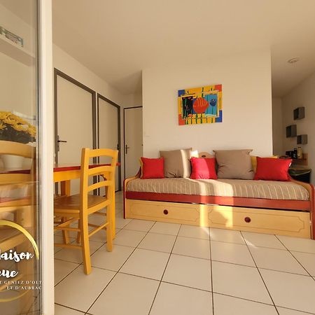 La Maison Bleue, Village Vacances, Piscine, Parking Saint-Geniez-dʼOlt エクステリア 写真