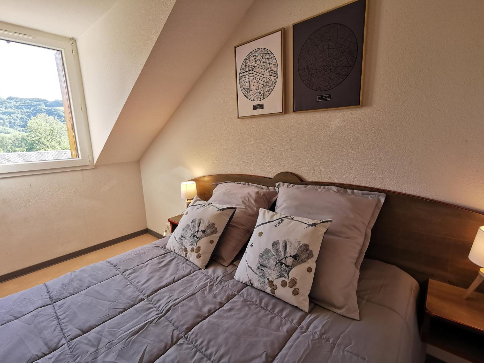 La Maison Bleue, Village Vacances, Piscine, Parking Saint-Geniez-dʼOlt エクステリア 写真