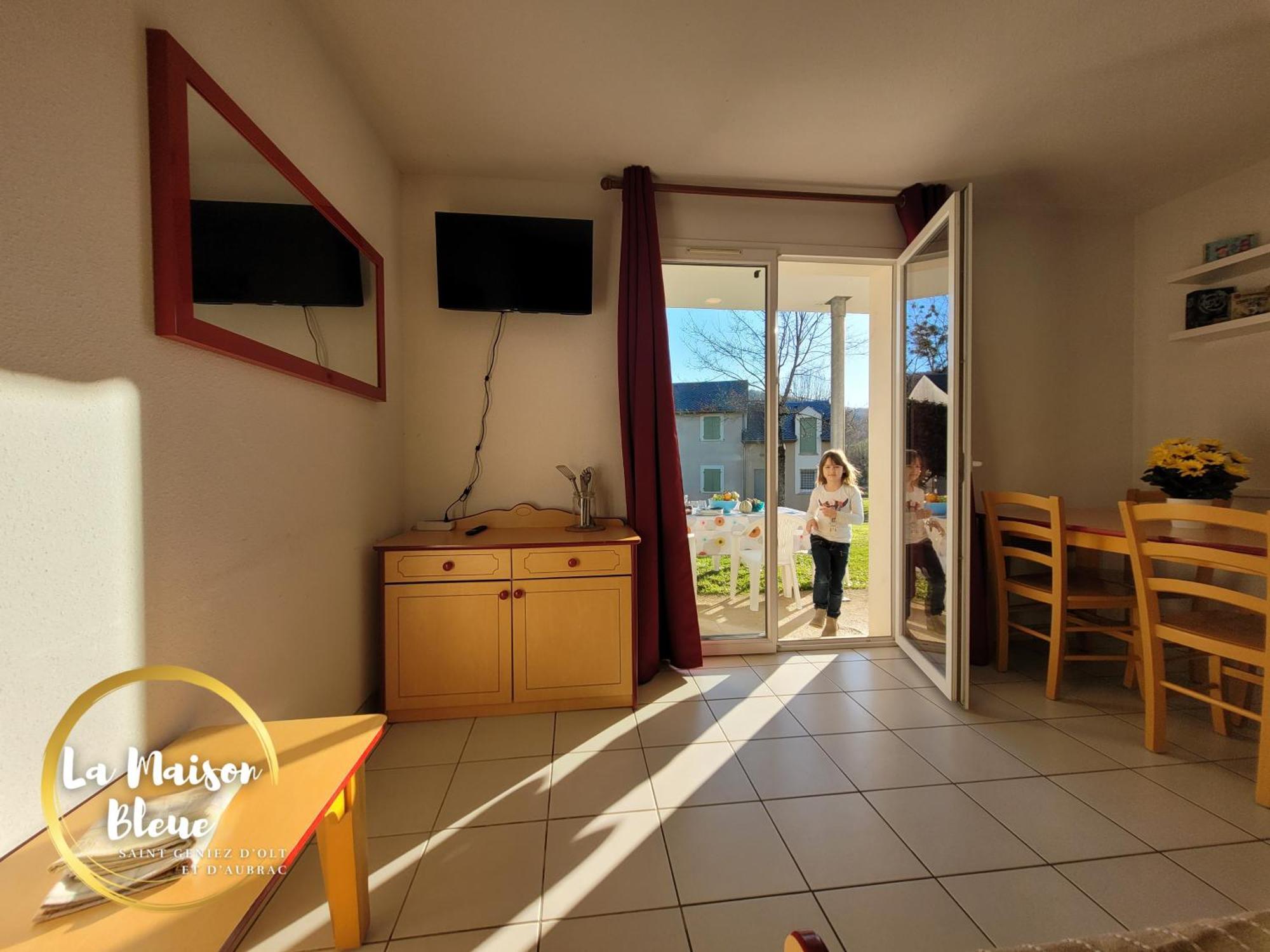 La Maison Bleue, Village Vacances, Piscine, Parking Saint-Geniez-dʼOlt エクステリア 写真