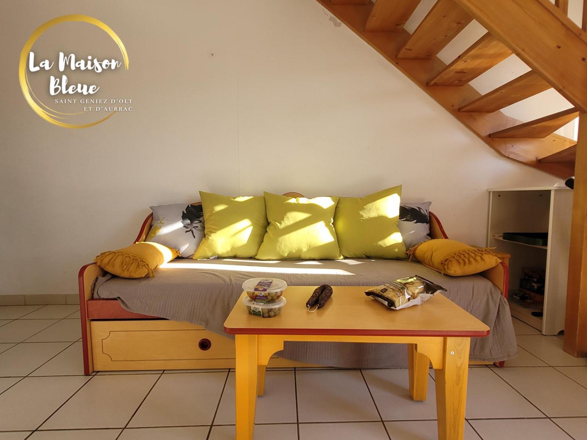 La Maison Bleue, Village Vacances, Piscine, Parking Saint-Geniez-dʼOlt エクステリア 写真