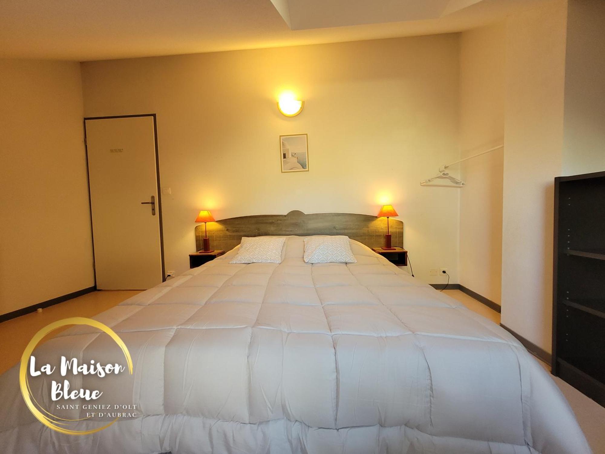La Maison Bleue, Village Vacances, Piscine, Parking Saint-Geniez-dʼOlt エクステリア 写真
