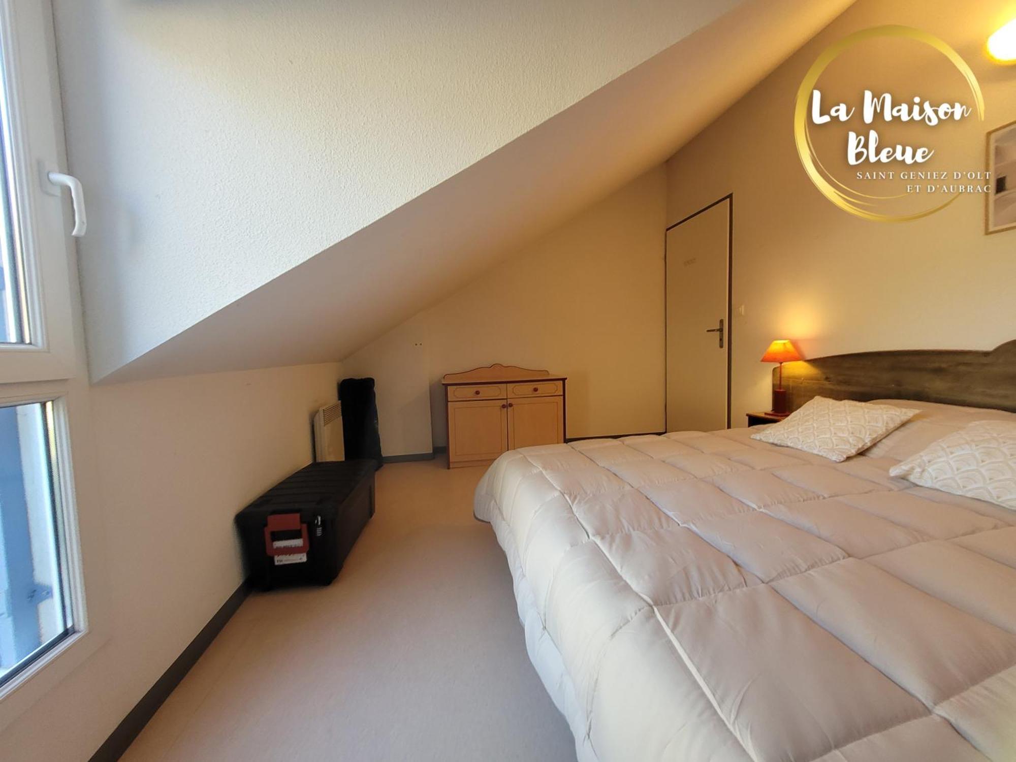 La Maison Bleue, Village Vacances, Piscine, Parking Saint-Geniez-dʼOlt エクステリア 写真