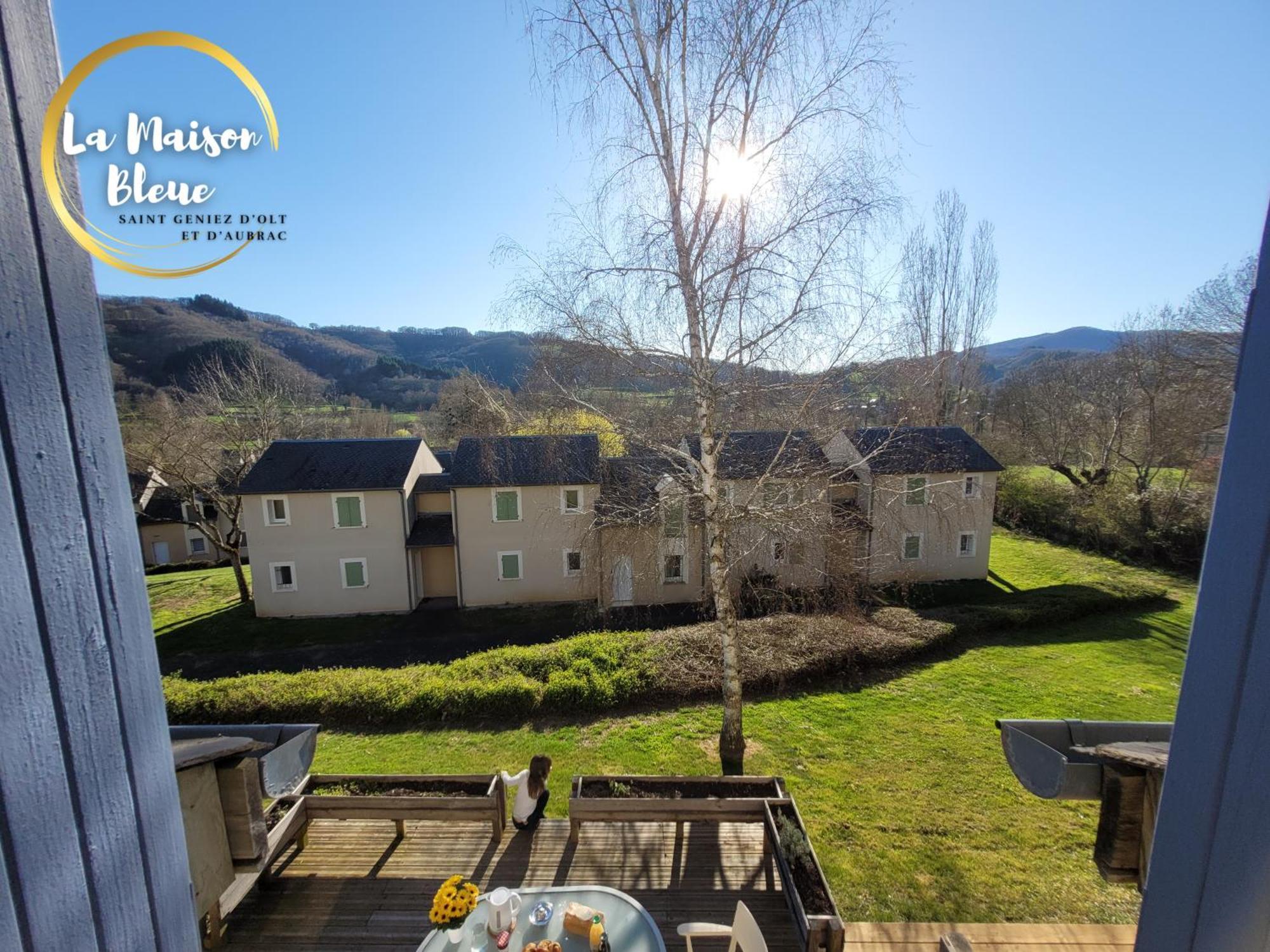La Maison Bleue, Village Vacances, Piscine, Parking Saint-Geniez-dʼOlt エクステリア 写真