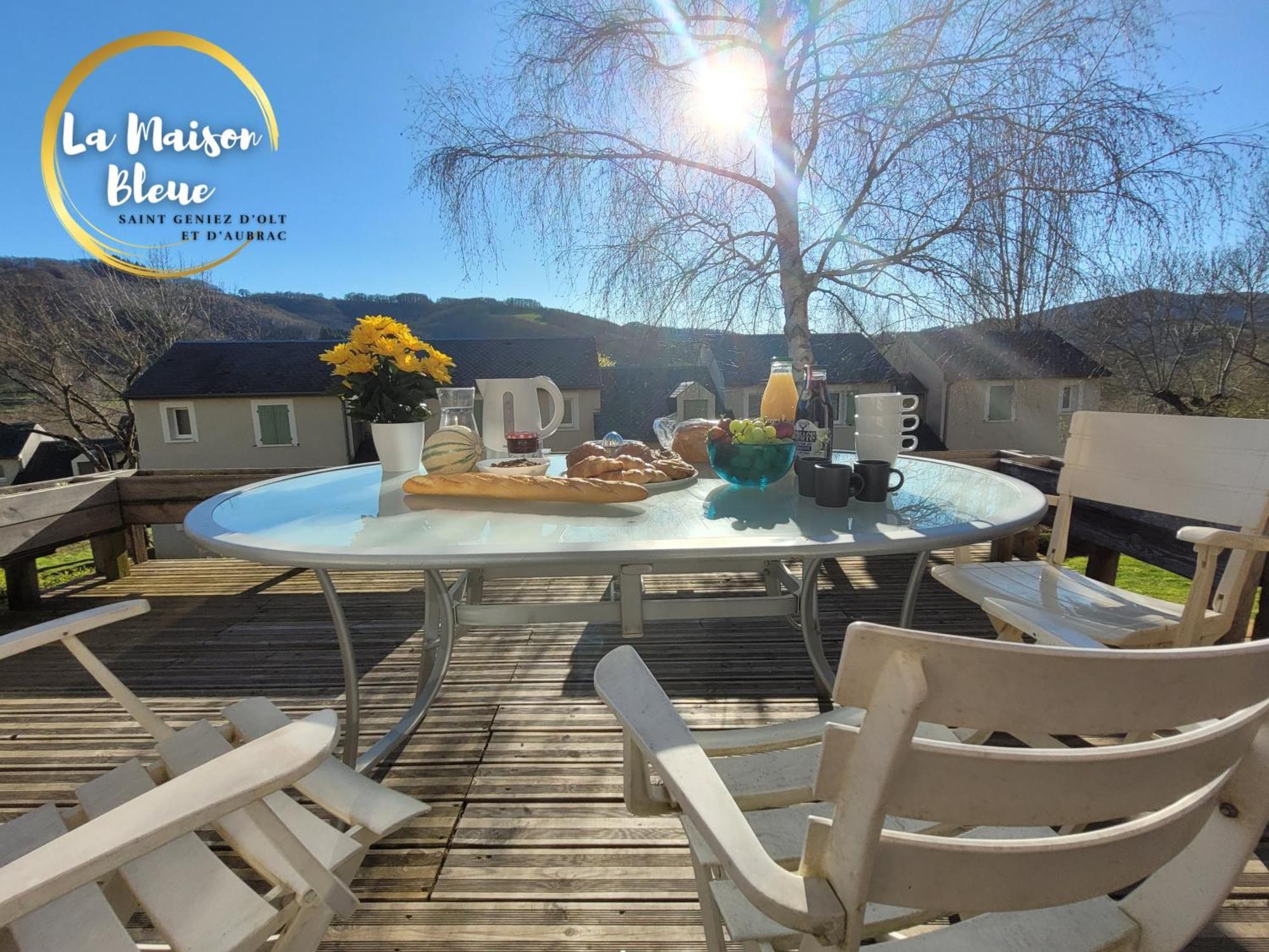 La Maison Bleue, Village Vacances, Piscine, Parking Saint-Geniez-dʼOlt エクステリア 写真