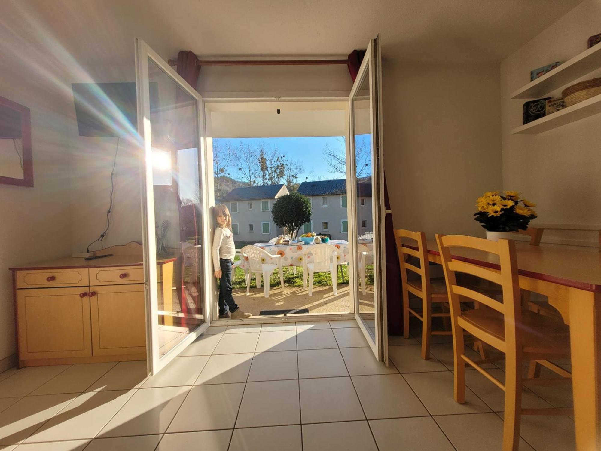 La Maison Bleue, Village Vacances, Piscine, Parking Saint-Geniez-dʼOlt エクステリア 写真