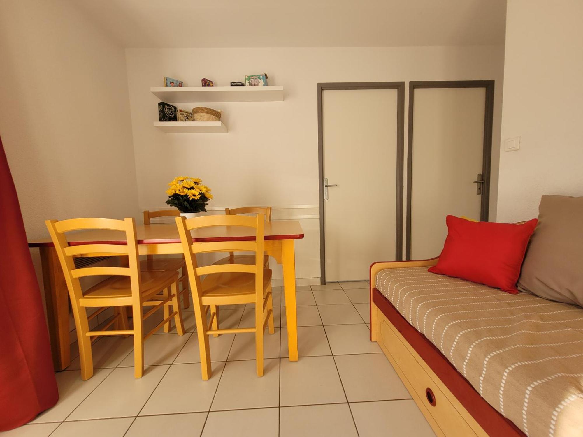 La Maison Bleue, Village Vacances, Piscine, Parking Saint-Geniez-dʼOlt エクステリア 写真