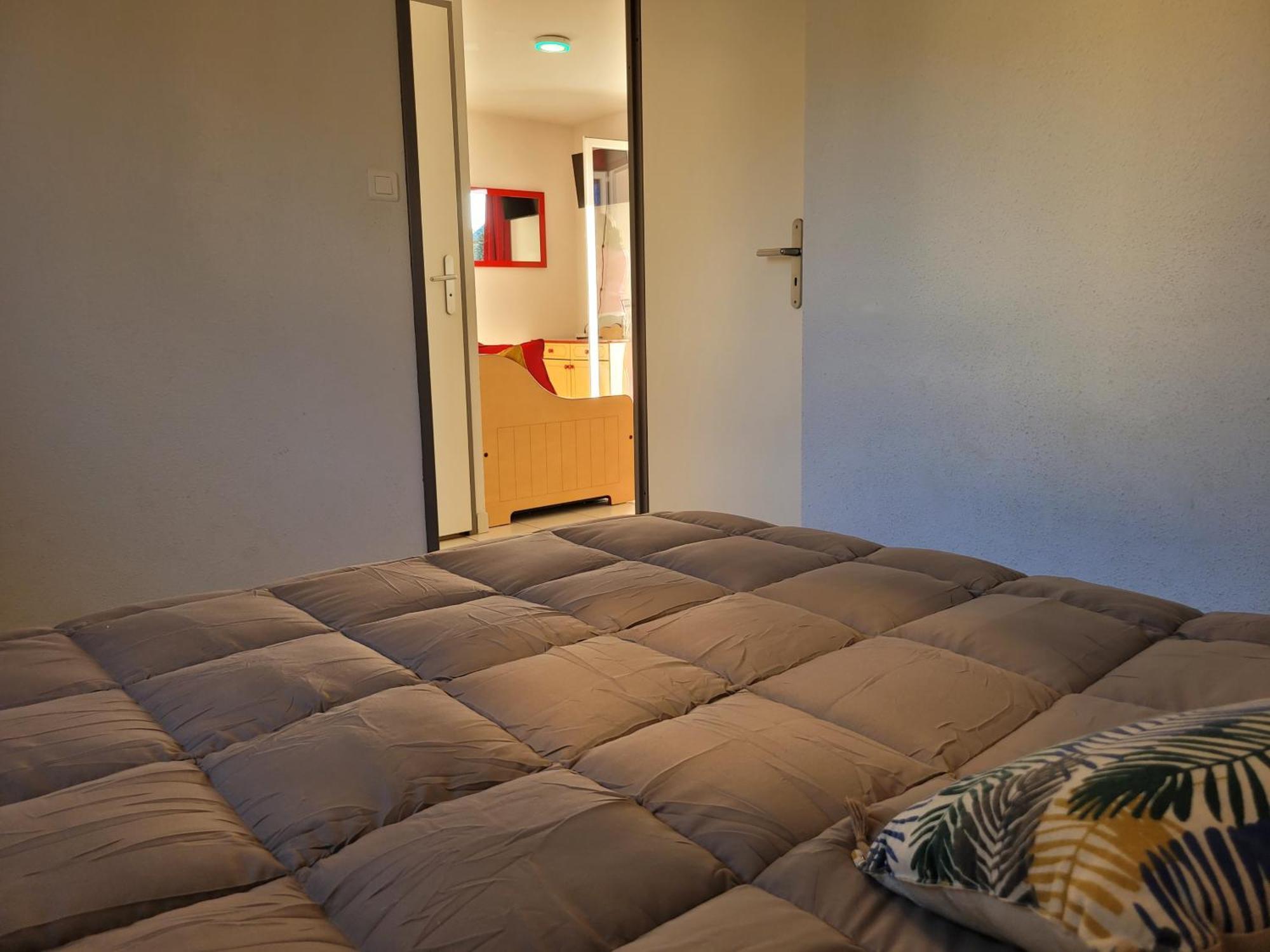 La Maison Bleue, Village Vacances, Piscine, Parking Saint-Geniez-dʼOlt エクステリア 写真